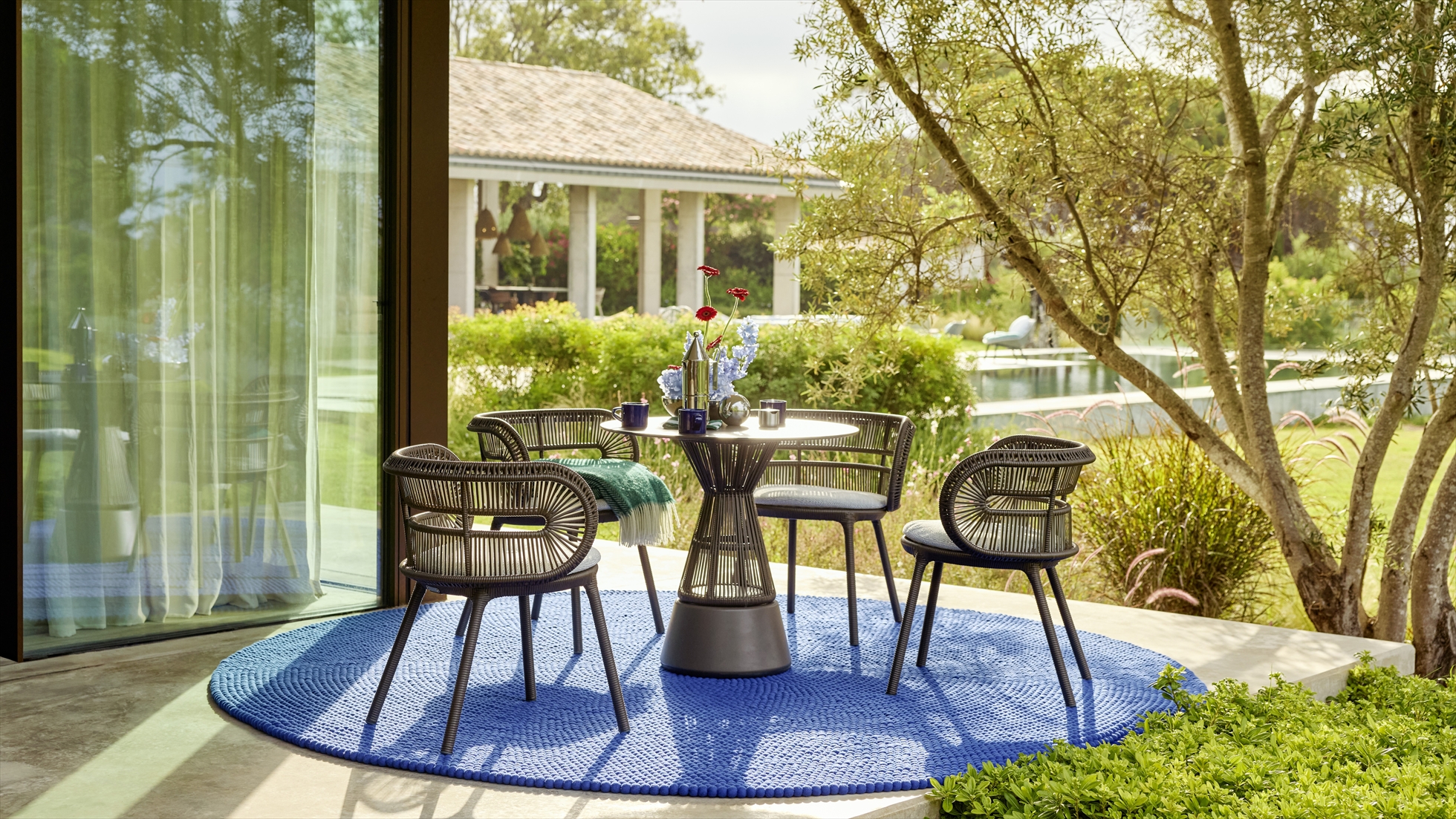 mood_dining_dedon_cirql_nu